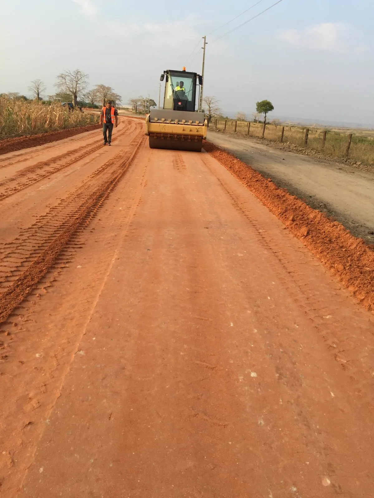 Estabilización de caminos agrícolas Sistema SEI Angola