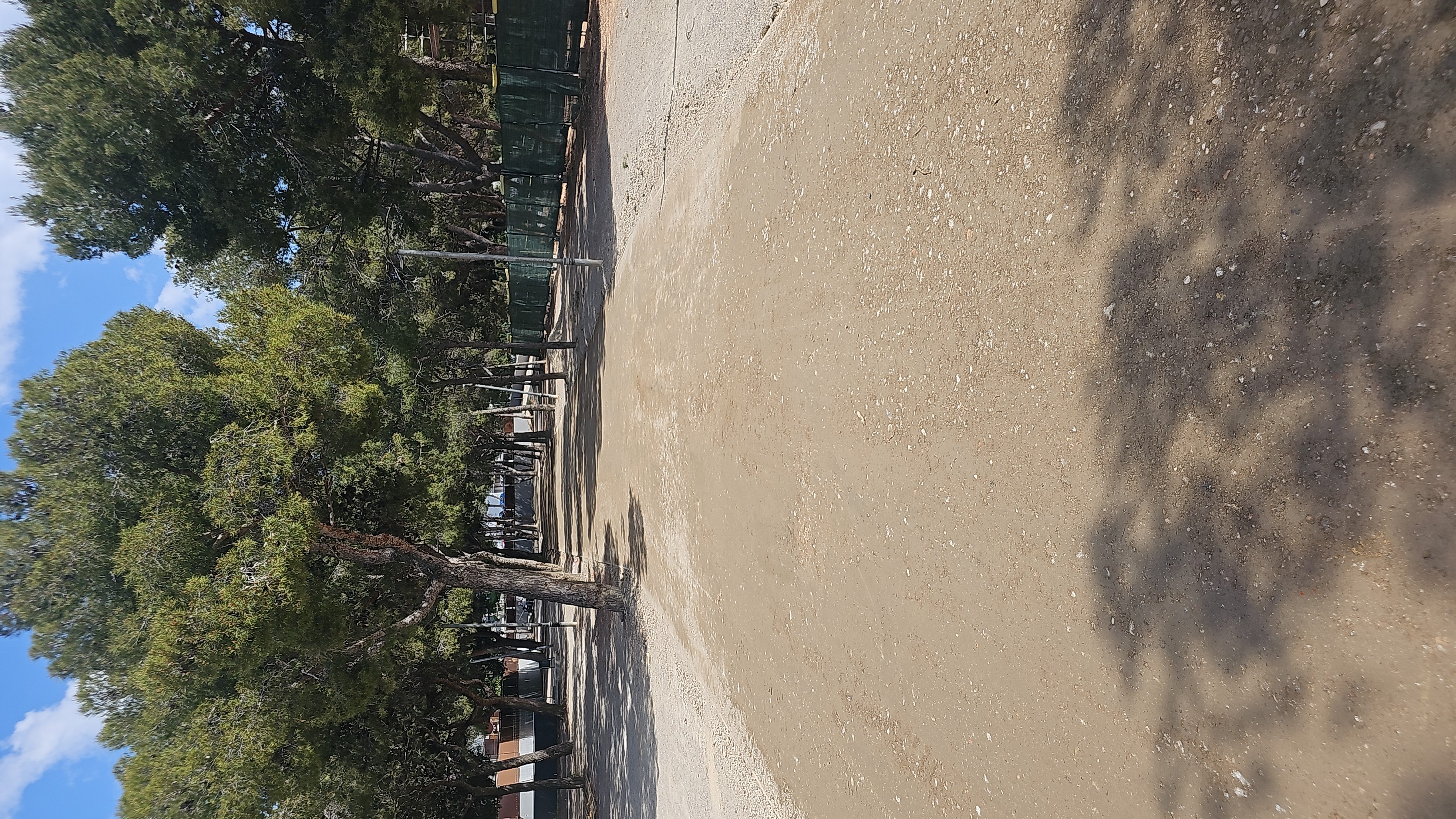 Parquing Piscina Forus Sitges pavimento terrizo SEI